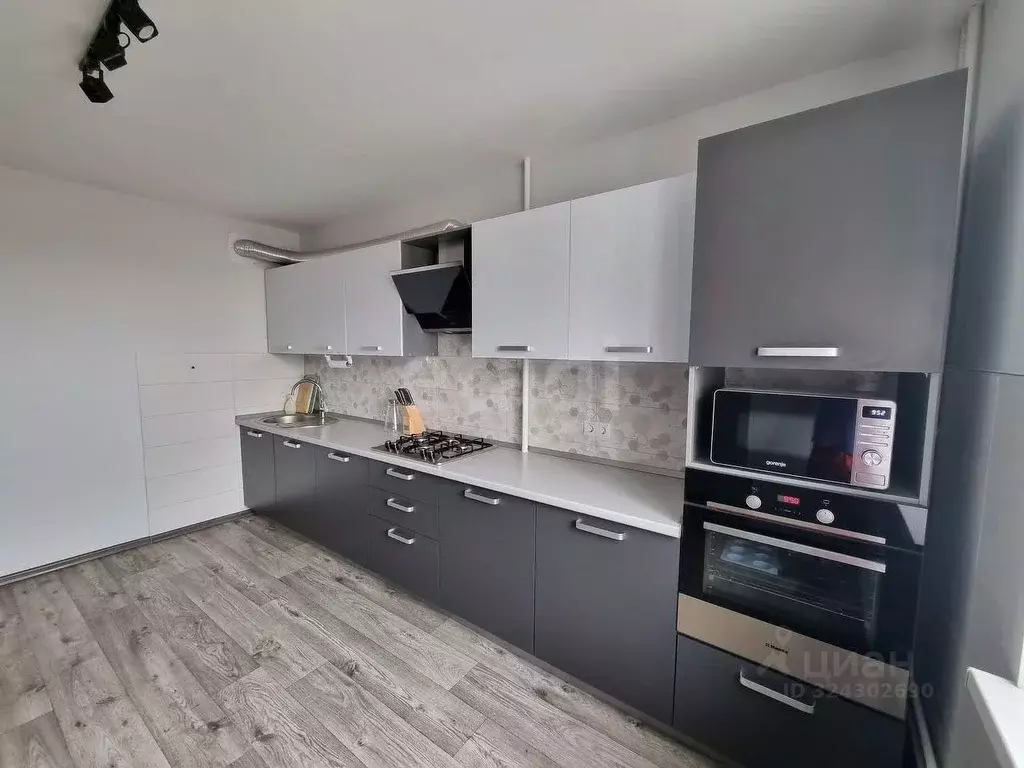 2-к кв. Волгоградская область, Волгоград ул. Глазкова, 23А (70.3 м) - Фото 1