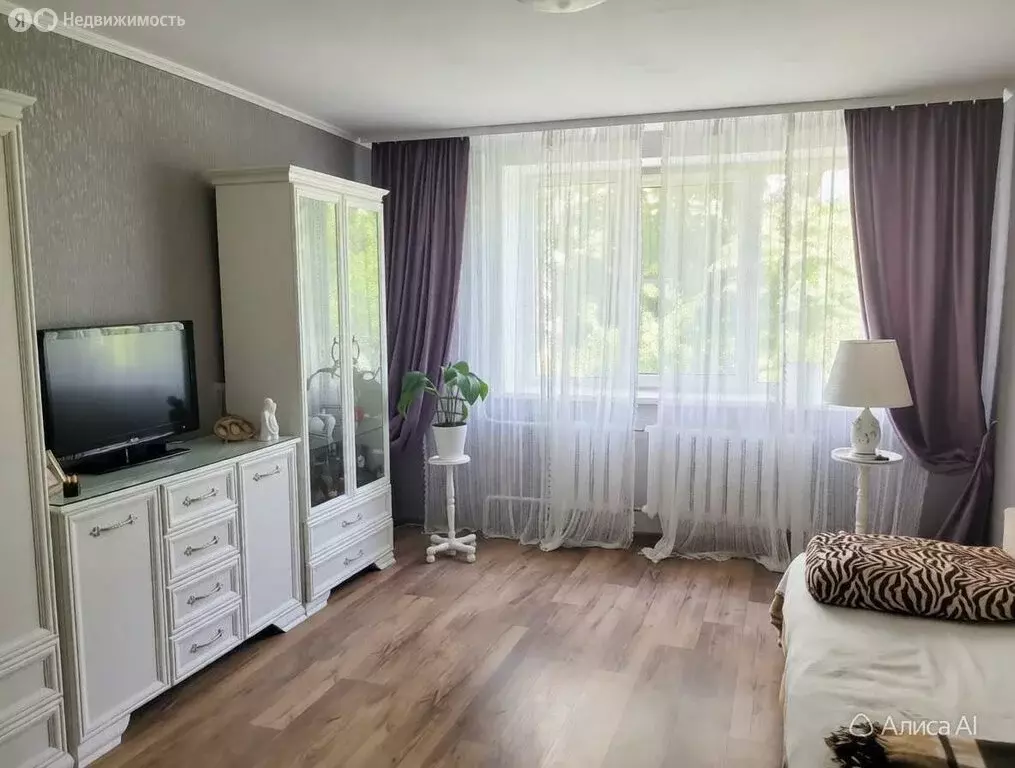4-комнатная квартира: Белгород, улица Губкина, 55 (78 м) - Фото 1