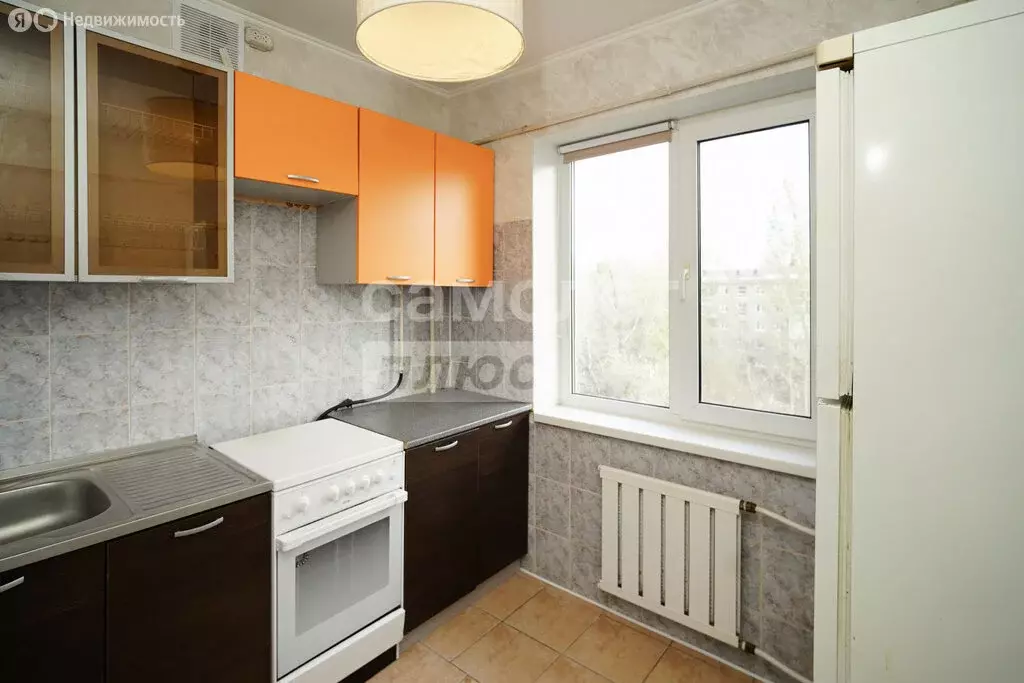 3-комнатная квартира: Омск, улица Лукашевича, 11 (58.9 м) - Фото 1