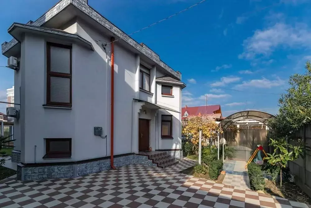 Дом в Краснодарский край, Сочи Адлер жилрайон, ул. Чкалова, 51 (140 м) - Фото 1