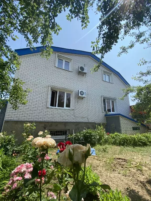 Дом в Волгоградская область, Волгоград ул. Макарчука (316 м) - Фото 0