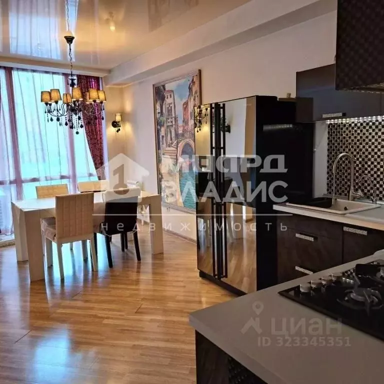 3-к кв. Омская область, Омск просп. Комарова, 19 (92.2 м) - Фото 1