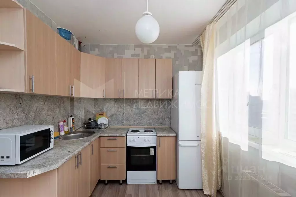 3-к кв. Тюменская область, Тюмень ул. Прокопия Артамонова, 4 (80.5 м) - Фото 0