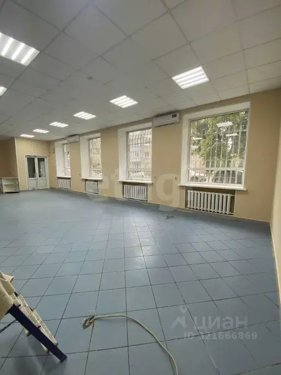 Помещение свободного назначения в Брянская область, Брянск ул. ... - Фото 1