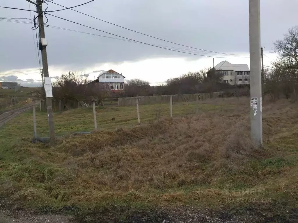 Участок в Крым, Симферопольский район, Перовское с/пос, с. Веселое ул. ... - Фото 1
