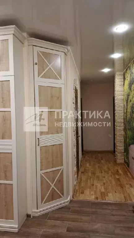 Продается 4-комнатная квартира - Фото 2