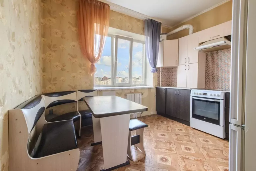 2-к кв. Чувашия, Чебоксары Базарная ул., 10 (68.2 м) - Фото 1