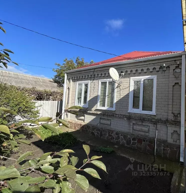 Дом в Краснодарский край, Гулькевичский район, с. Новоукраинское ... - Фото 1