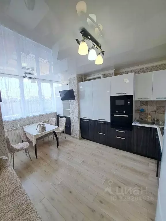 2-к кв. Астраханская область, Астрахань ул. Калинина, 47 (75.0 м) - Фото 1