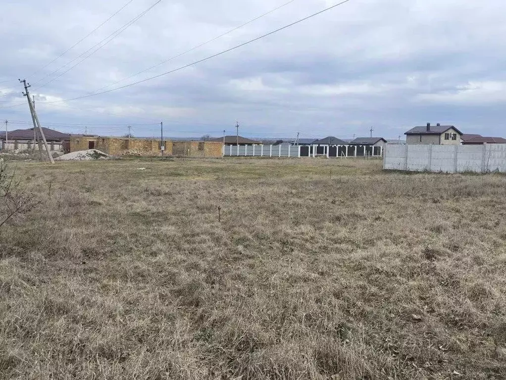 Участок в Крым, Симферопольский район, с. Урожайное, Имени Сахарова ... - Фото 1