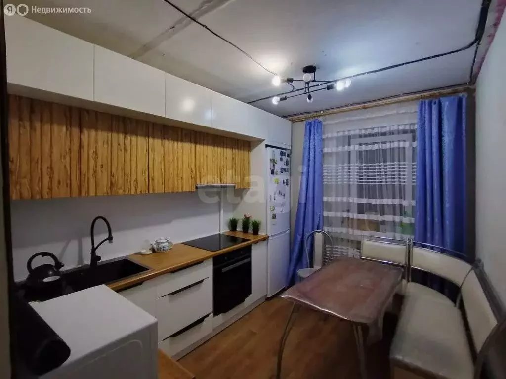 3-комнатная квартира: Бирск, улица Калинина, 25 (62.4 м) - Фото 0