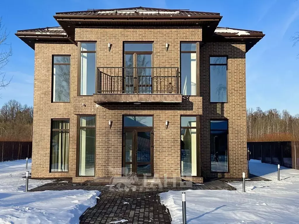 Дом в Санкт-Петербург, Санкт-Петербург, Петергоф Ропшинское ш. (304 м) - Фото 1