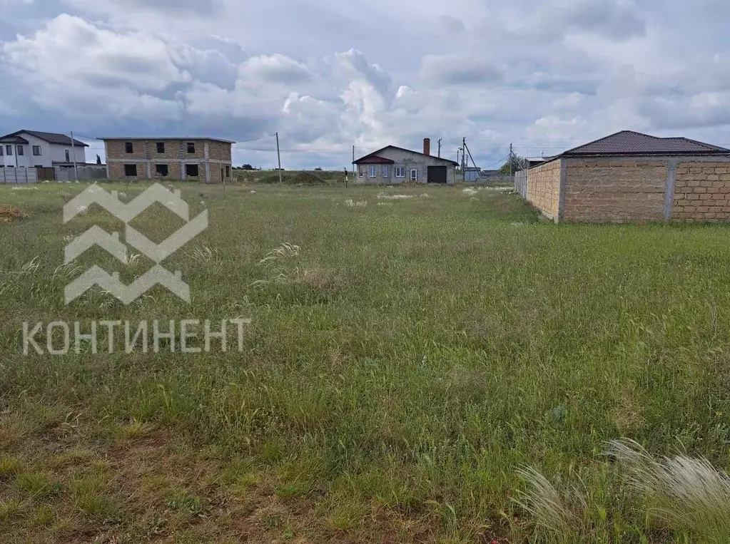 Участок в Крым, Черноморский район, с. Новосельское ул. Сиреневая, 9 ... - Фото 0