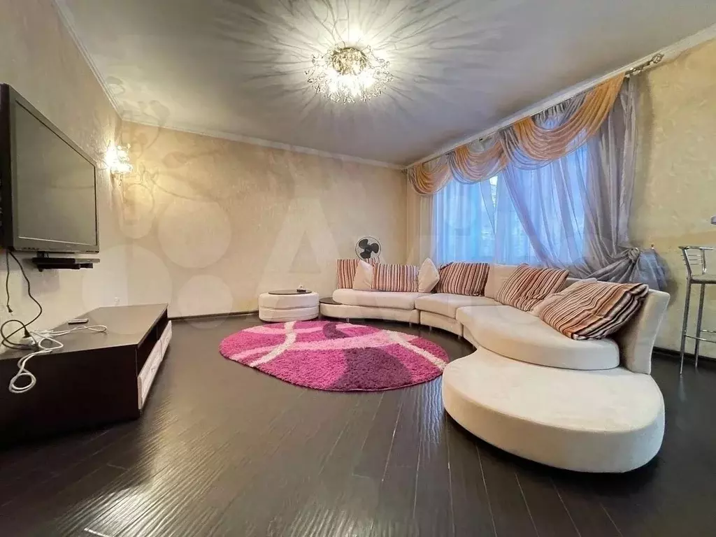 2-к. квартира, 63 м, 1/9 эт. - Фото 0