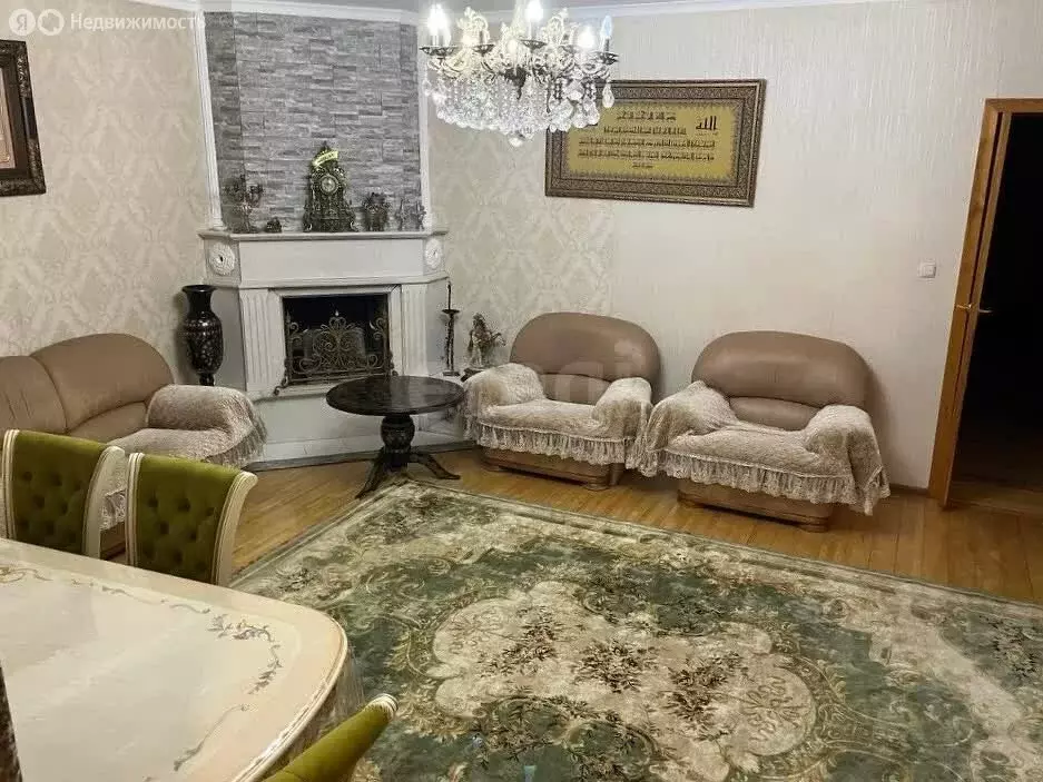 3-комнатная квартира: Махачкала, улица Амирханова, 30 (200 м) - Фото 2