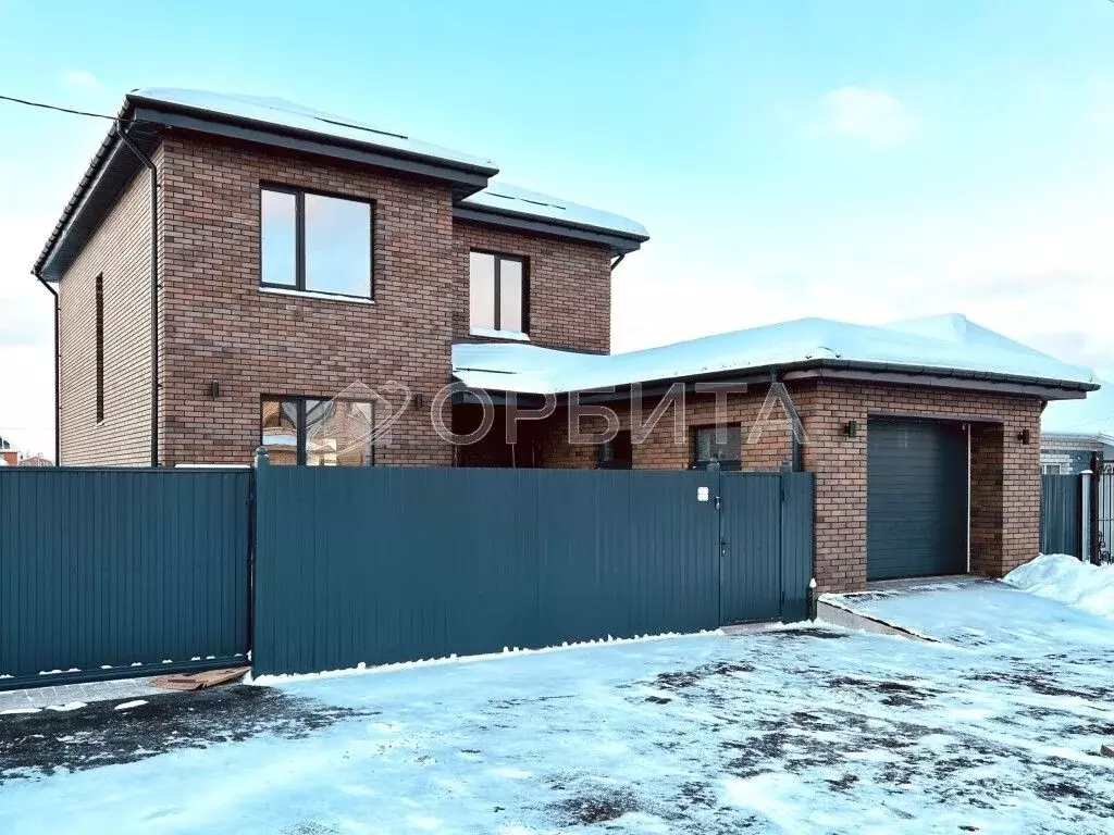 Дом в Тюменская область, Тюмень ул. Дмитрия Коротчаева (170 м) - Фото 1