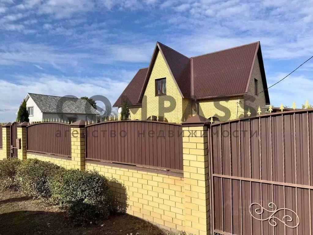 Дом в Белгородская область, Корочанский район, Мелиховское с/пос, с. ... - Фото 1