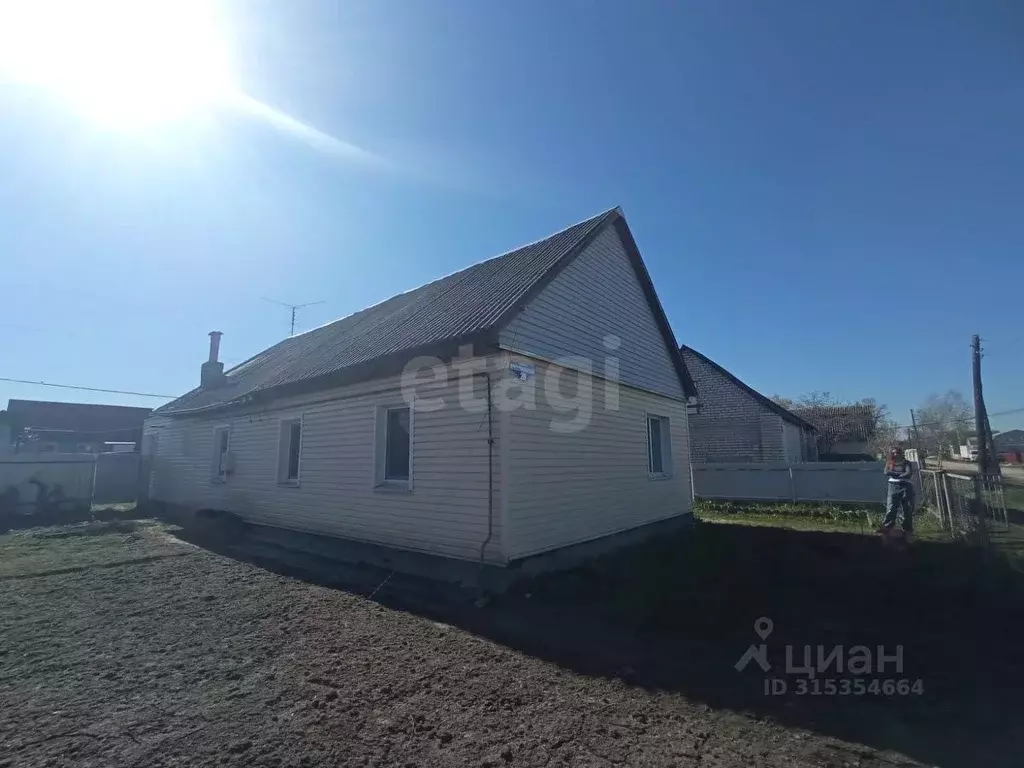 Дом в Брянская область, Жуковка Краснофокинский пер. (75 м) - Фото 1