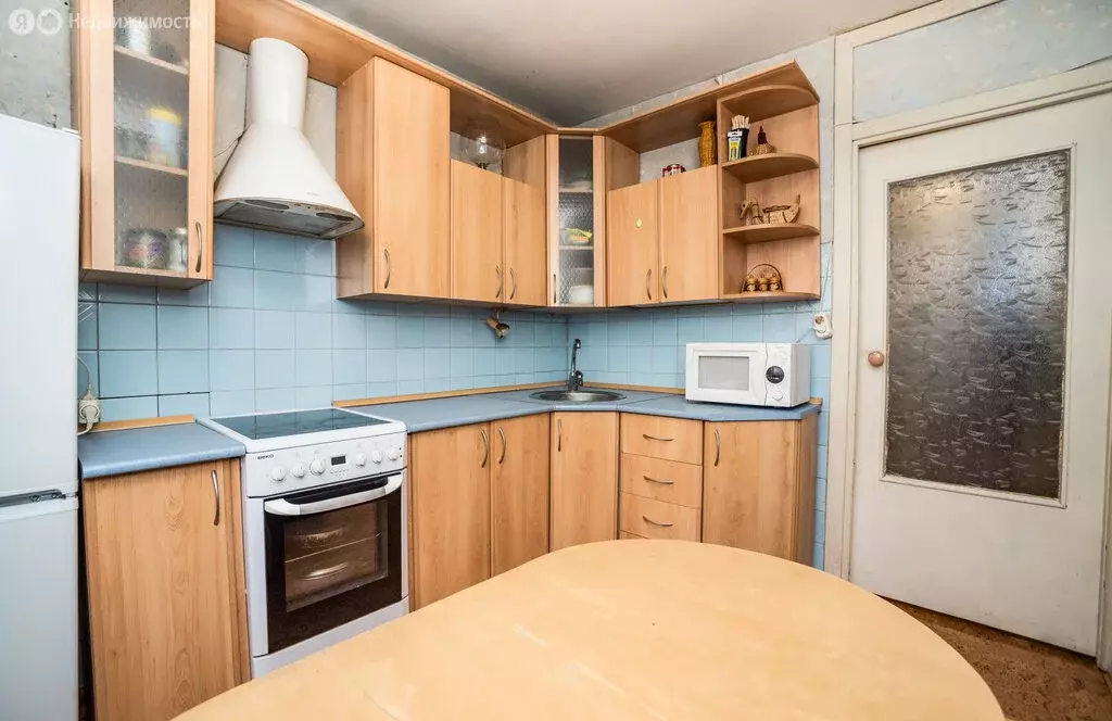 3-комнатная квартира: Челябинск, улица Братьев Кашириных, 110 (65.2 м) - Фото 1