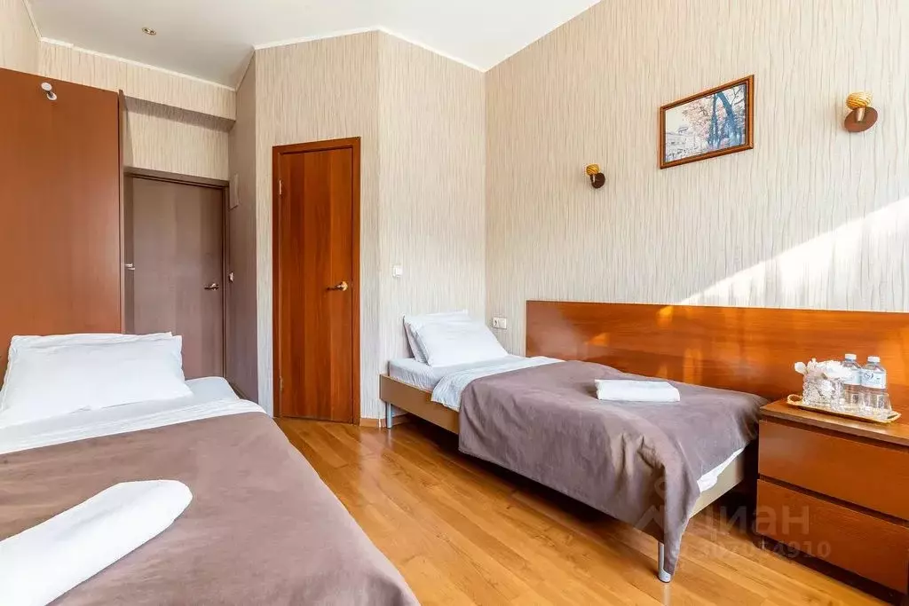 Комната Санкт-Петербург 27-я Васильевского острова линия, 8 - Фото 2