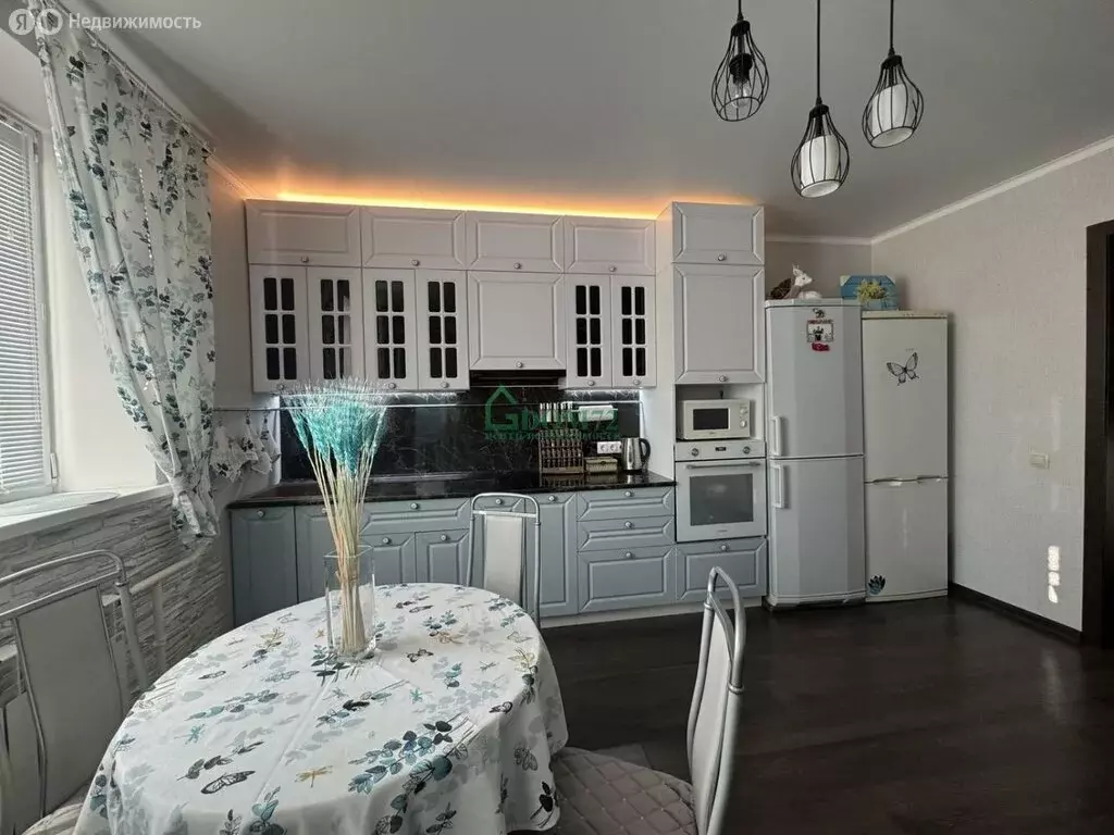 2-комнатная квартира: Тобольск, 15-й микрорайон, 23 (57.7 м) - Фото 0