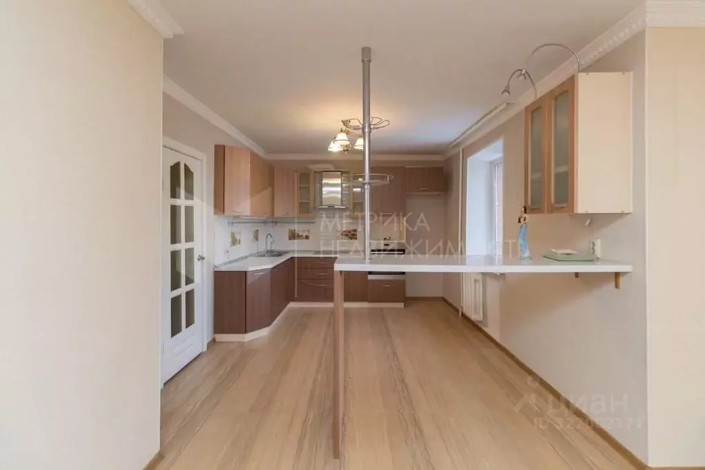 2-к кв. Тюменская область, Тюмень ул. Елизарова, 8 (91.8 м) - Фото 1