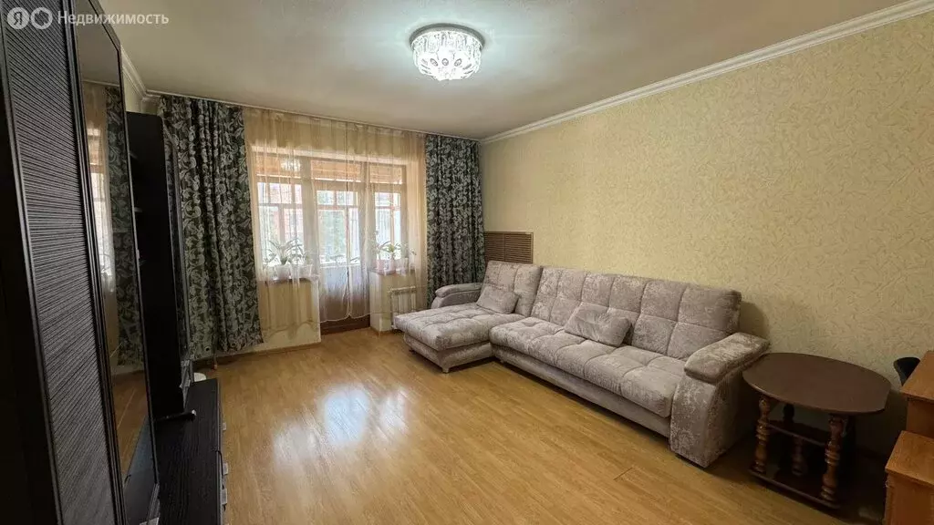 3-комнатная квартира: Октябрьский, улица Свердлова, 31 (81.3 м) - Фото 1