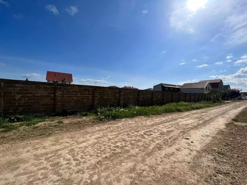 Участок в Крым, Евпатория городской округ, Заозерное пгт пер. Цвангер, ... - Фото 1