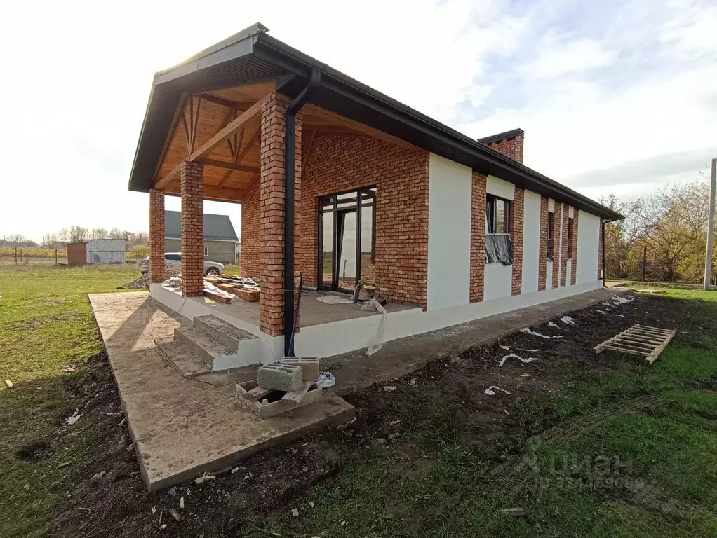 Дом в Краснодарский край, Динской район, с. Красносельское ул. ... - Фото 2