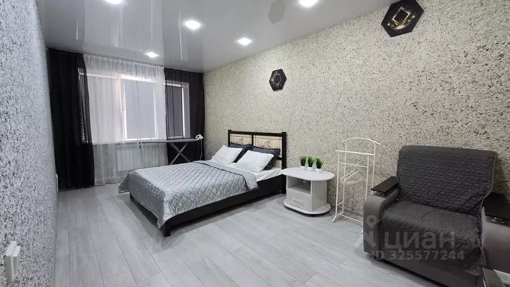 3-к кв. Волгоградская область, Котельниково Октябрьская ул., 38А (79.0 ... - Фото 1