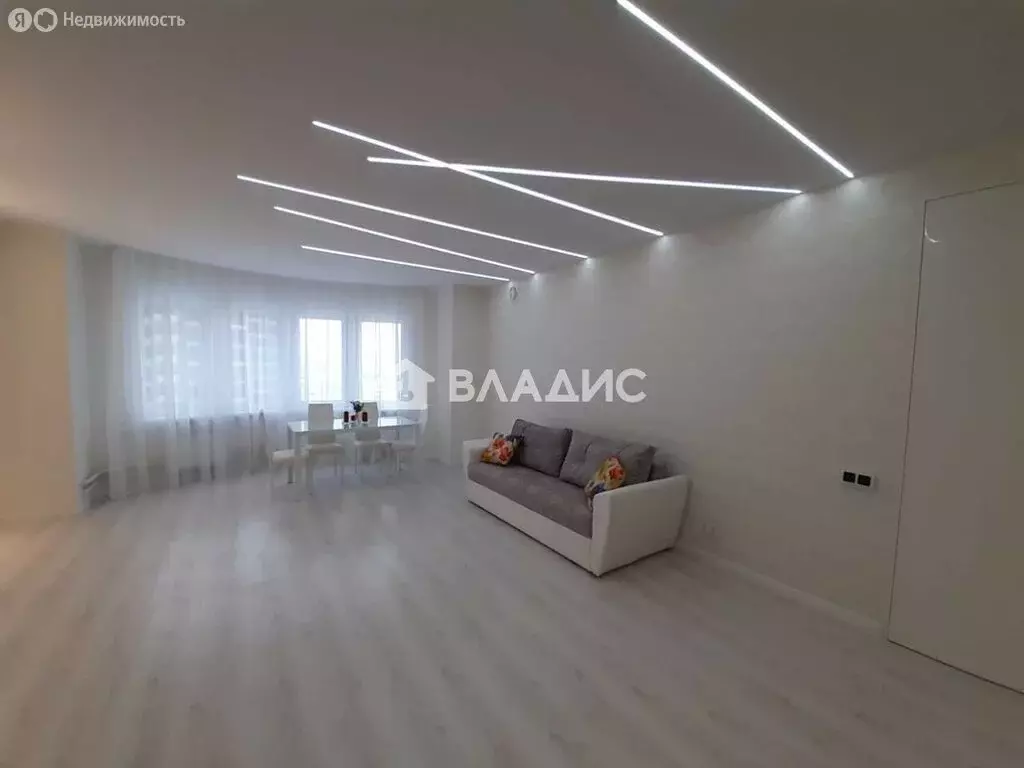 3-комнатная квартира: посёлок городского типа Новоивановское, ... - Фото 1