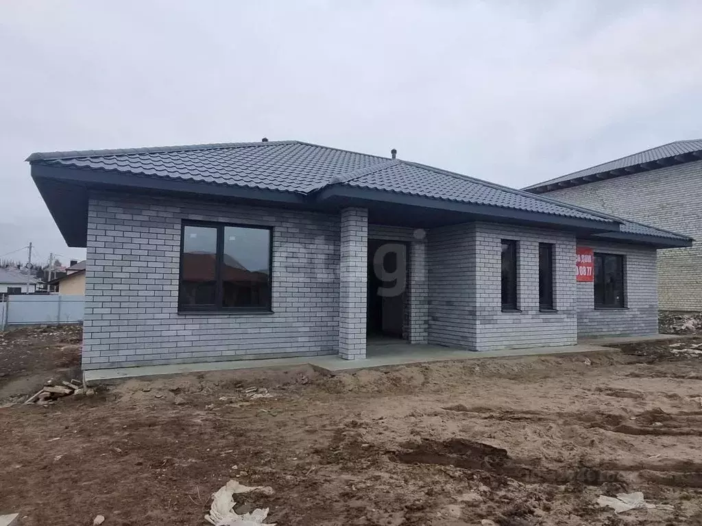 Дом в Саратовская область, с. Усть-Курдюм, 1-й мкр  (137 м) - Фото 1