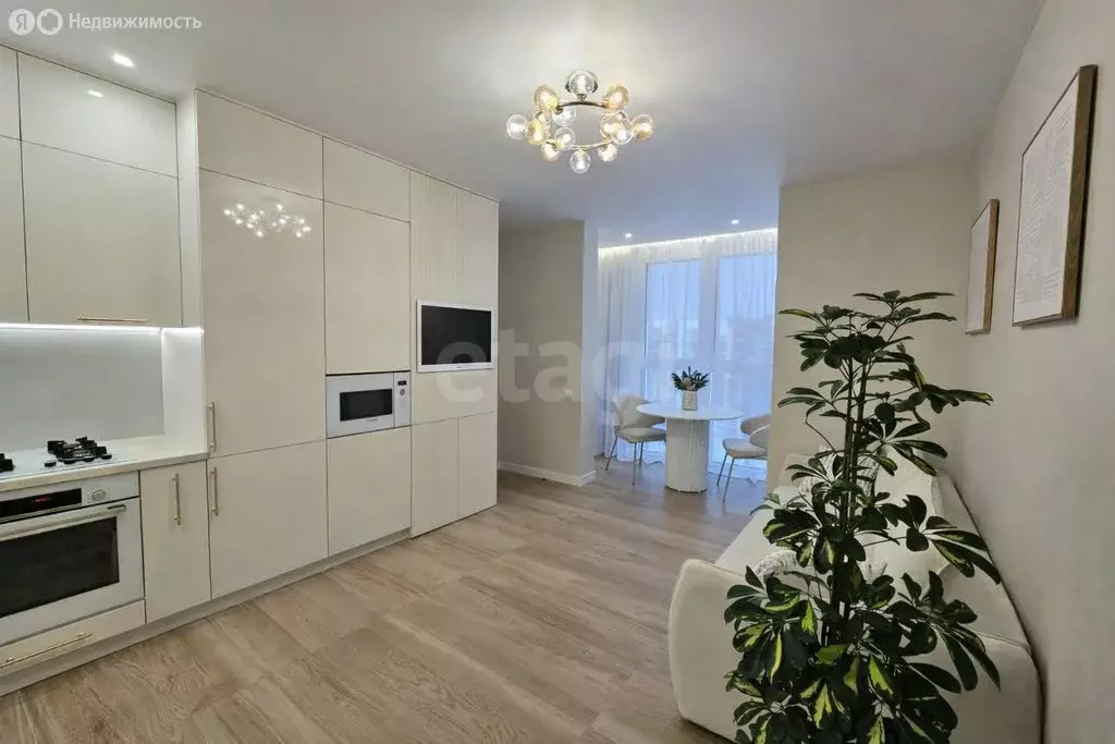 2-комнатная квартира: Калининград, Мирная улица, 1к3 (65 м) - Фото 1