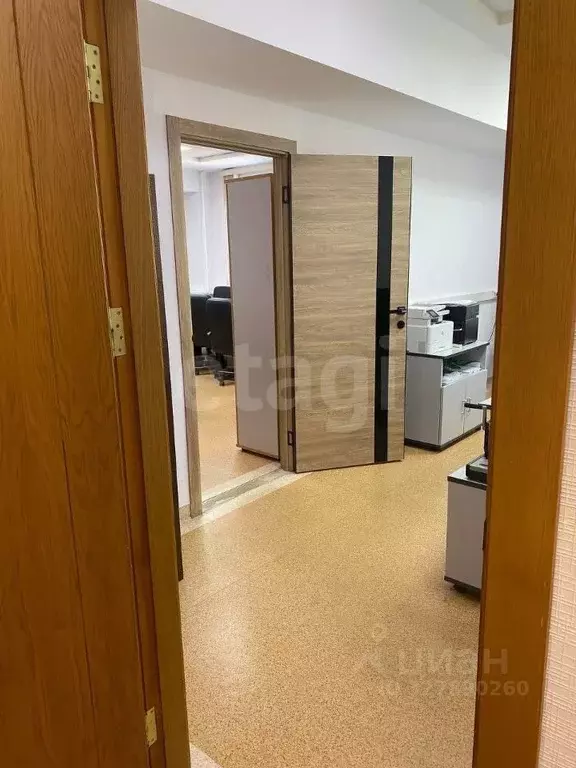 Офис в Тюменская область, Тюмень ул. 50 лет Октября, 6 (254 м) - Фото 1