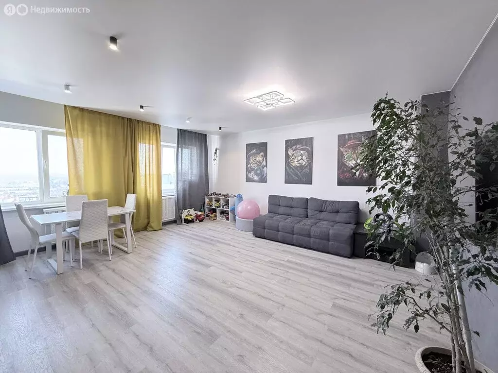 3-комнатная квартира: Уфа, Российская улица, 25 (84.6 м) - Фото 1