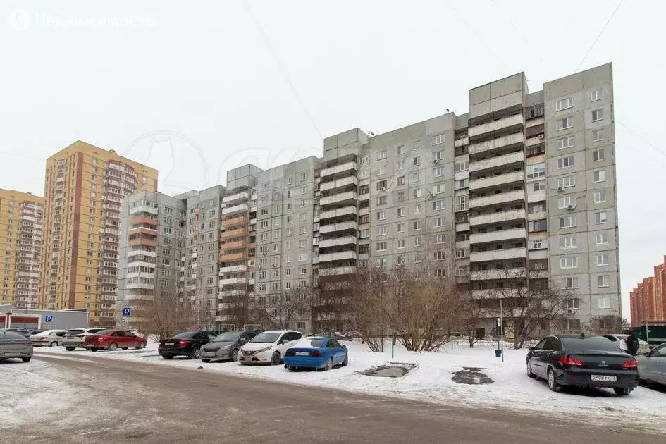 3-комнатная квартира: Тюмень, улица Муравленко, 35 (66.7 м) - Фото 0