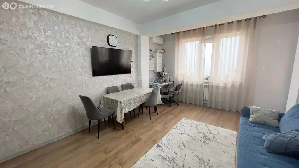 3-комнатная квартира: Махачкала, улица Хаджи Булача, 31 (68 м) - Фото 2