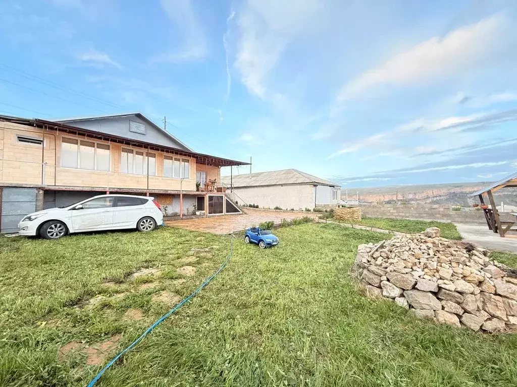 Дом в Дагестан, с. Хунзах ул. Магомеда Батирова, 14 (200 м) - Фото 1