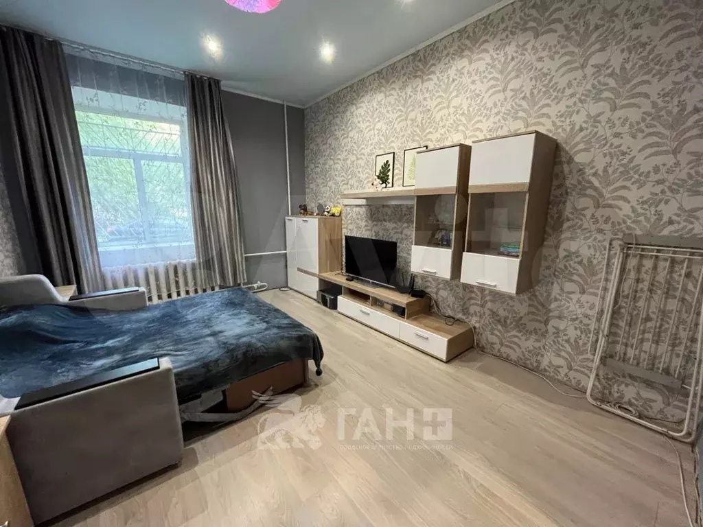 Комната 33 м в 7-к., 1/3 эт. - Фото 1