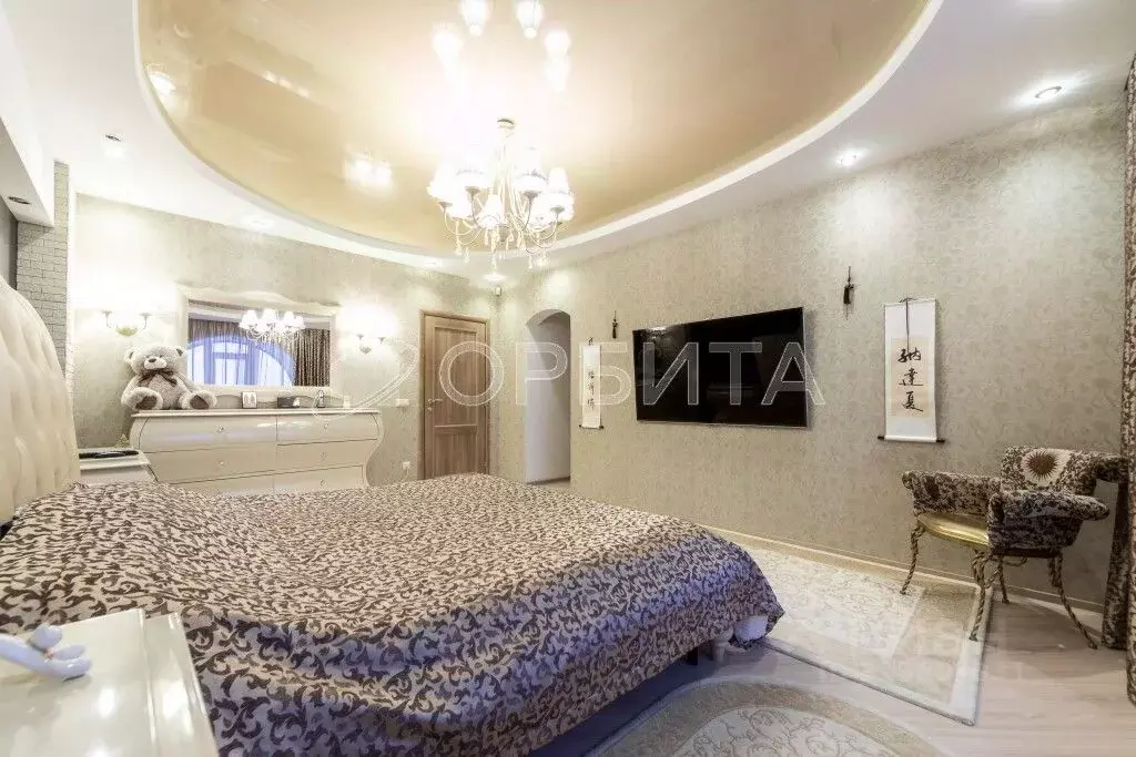 5-к кв. Тюменская область, Тюмень ул. Малыгина, 52 (204.0 м) - Фото 0