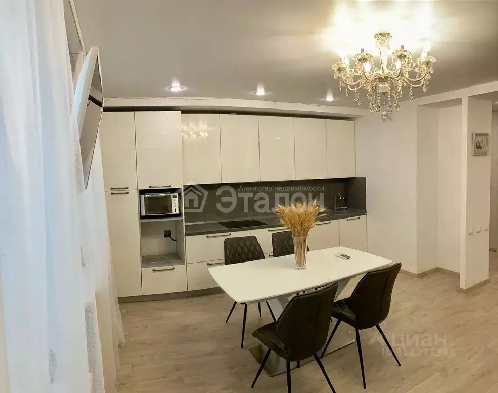 3-к кв. Волгоградская область, Волгоград Кузнецкая ул., 75 (90.8 м) - Фото 0