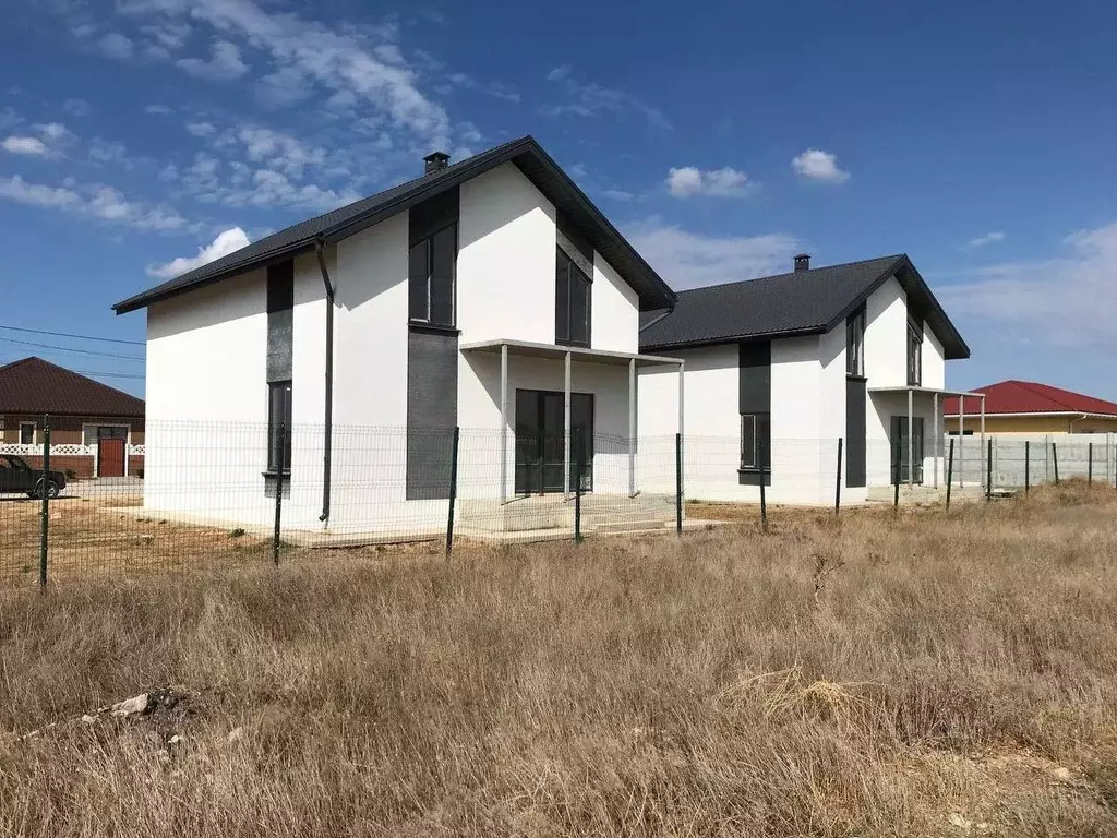 Дом в Крым, Сакский район, с. Уютное ул. Цветочная (134 м) - Фото 1