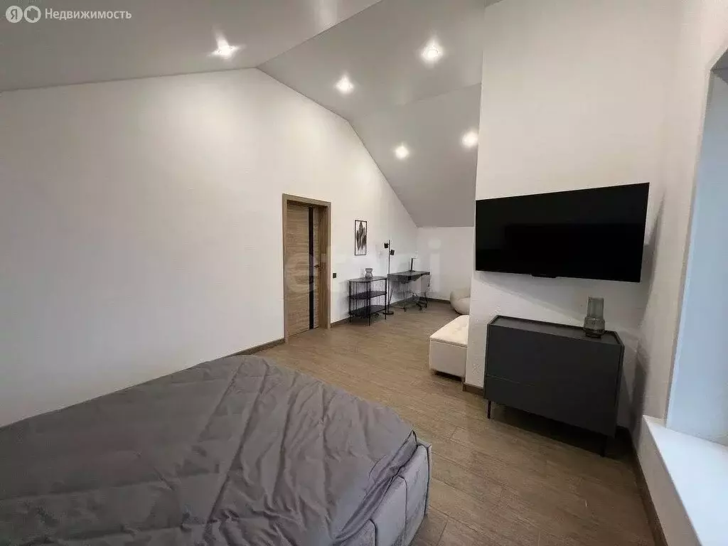 Дом в Ярославский муниципальный округ, деревня Зверинцы (100 м) - Фото 2