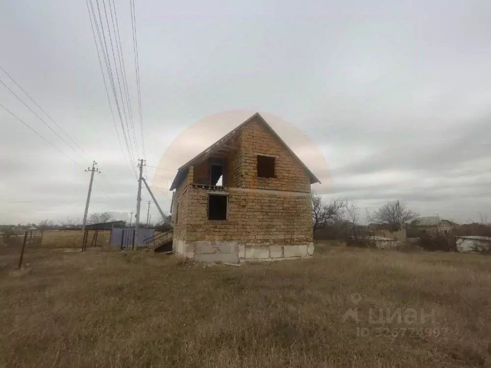 Дом в Крым, Сакский район, Ореховское с/пос, с. Михайловка ул. ... - Фото 1