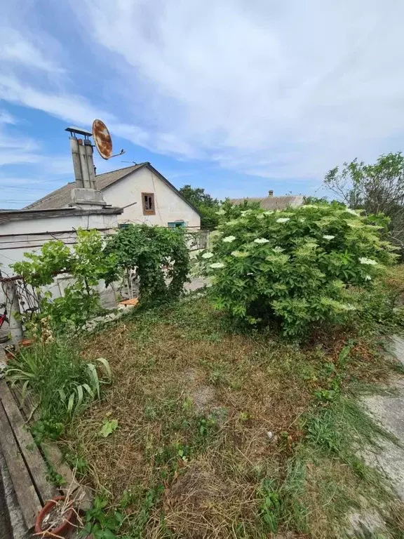 Дом в Крым, Бахчисарайский район, Тенистовское с/пос, с. Айвовое ул. ... - Фото 1