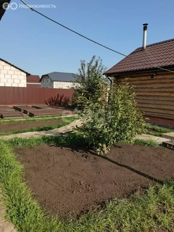 Дом в Тукаевский район, деревня Азьмушкино, улица Л. Васильева (130 м) - Фото 0