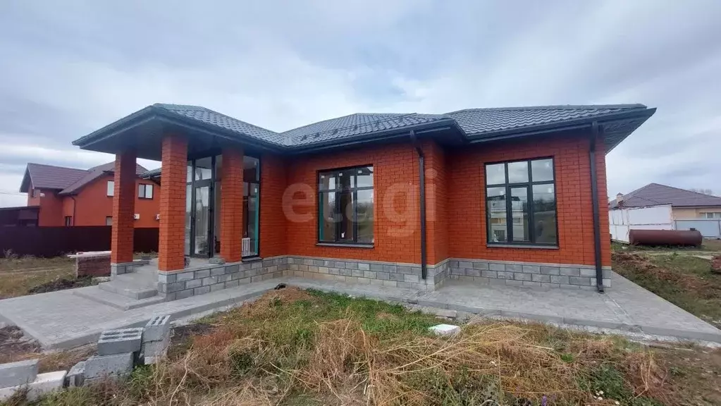 Дом в Белгородская область, Строитель Яковлевский городской округ, ул. ... - Фото 1