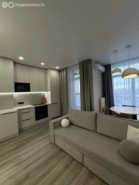 3-комнатная квартира: Екатеринбург, улица Свердлова, 32Б (56 м) - Фото 1