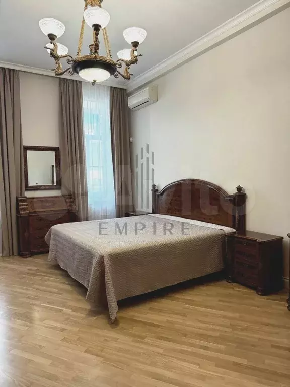 3-к. квартира, 135 м, 4/8 эт. - Фото 0