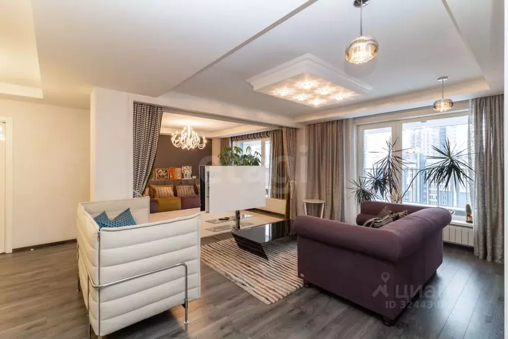 4-к кв. Красноярский край, Красноярск ул. Авиаторов, 39 (170.0 м) - Фото 1